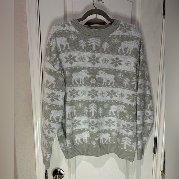 LuLaRoe Gray White Winter Moose Sweater Size XL Cold Cabin Cozy - Picture 1 of 3